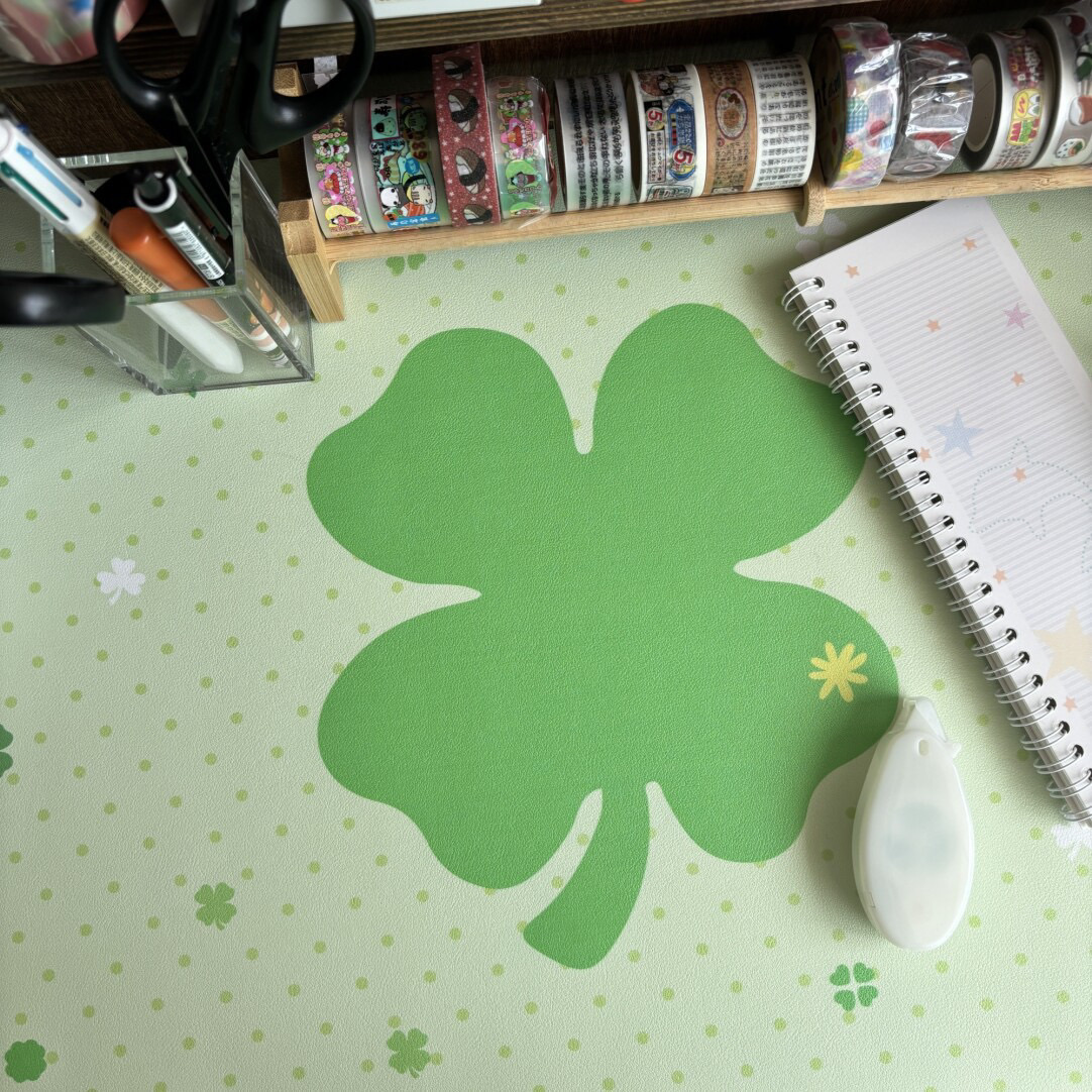แผ่นรองเมาส์หนังลายใบโคลเวอร์ส - Desk Pad Leather Large บทวิจารณ์และราคา